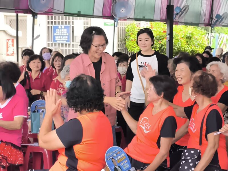 蘇清泉枋寮廟口開講 蔡壁如提三優點 推薦蘇清泉醫師照護鄉親必定無微不至