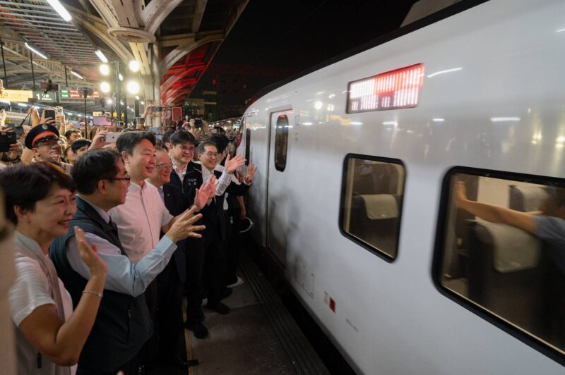 告別地上軌道！臺南車站《最後一夜》感人落幕