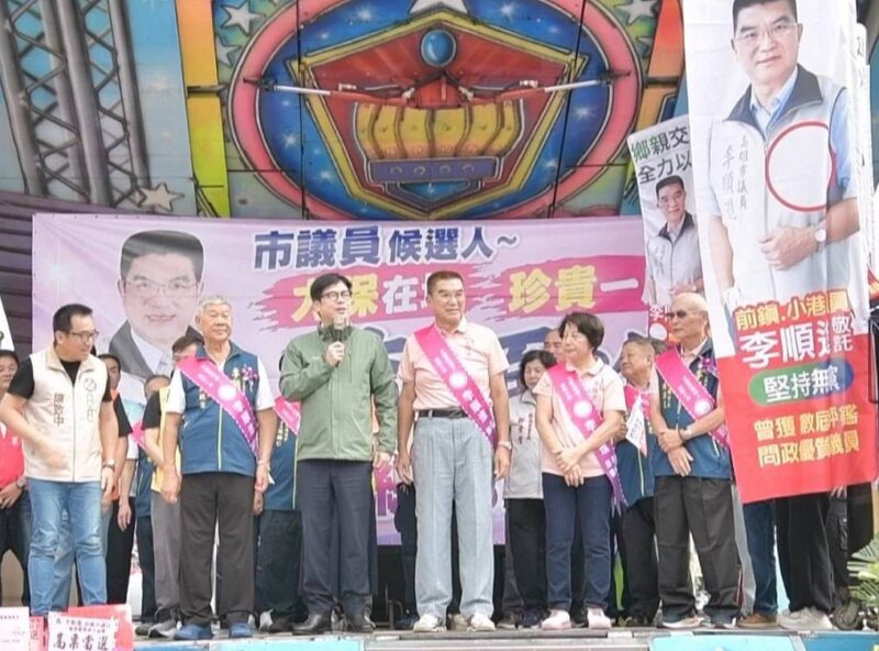 陳其邁授旗、賴瑞隆贈鳳梨　力挺李順進連任