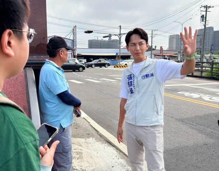 張騏晟協調公路局通港路右轉台17線堵車問題