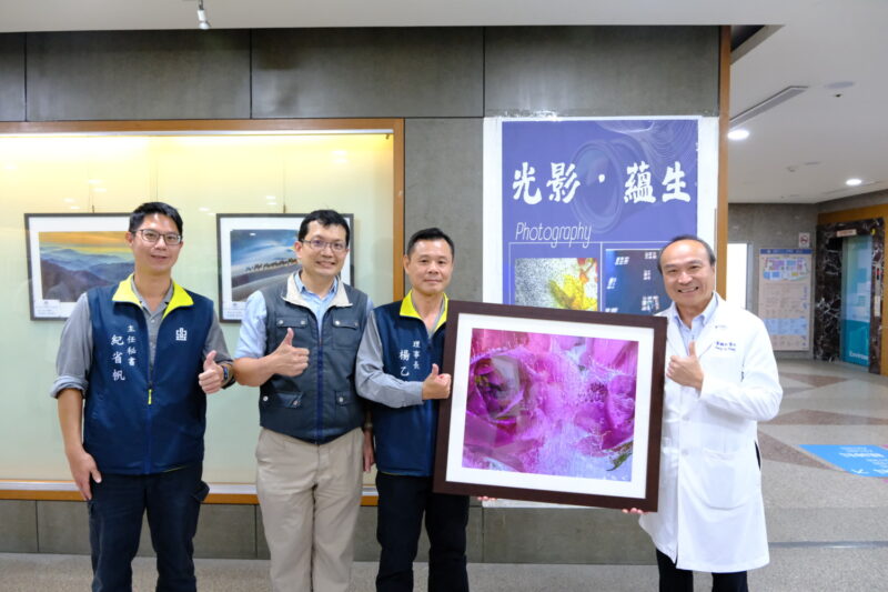 中鋼攝影社年度聯展登場　「光影・蘊生」為小港醫院添人文暖意