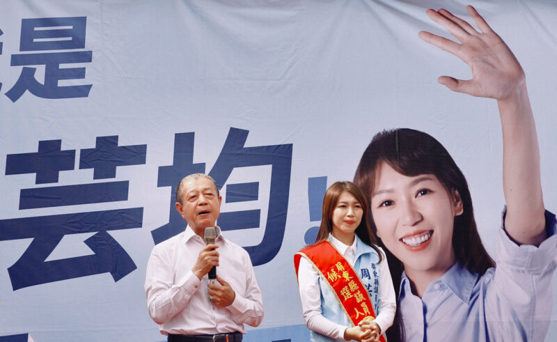 ▲周典論親自為女兒站台，他對女兒的要求只有一項，就是「既然要服務鄉親，就要真心去做，不能辜負大家」。（圖/記者張忠義攝）
