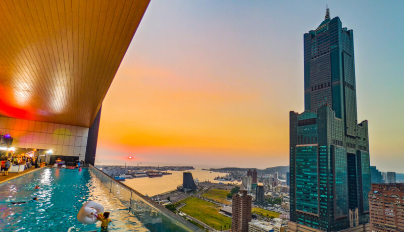 ▲天慕 LE CIEL位於承億酒店24樓,將夕陽美景、城市夜景與高空餐酒融入同一處聚會空間。(圖/記者張忠義攝)