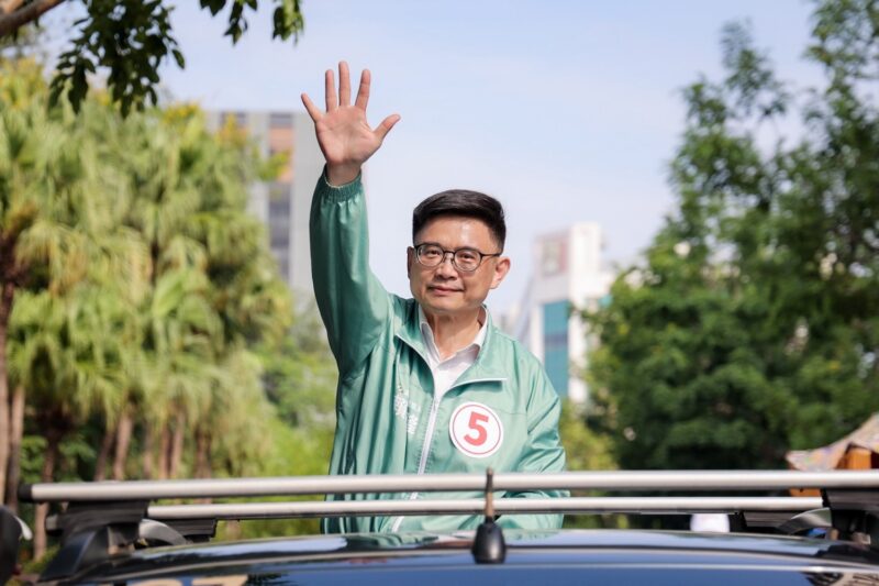 賴瑞隆抽中5號 向高雄市民致敬：市長要謙卑傾聽、不忘初心，為高雄締造榮耀