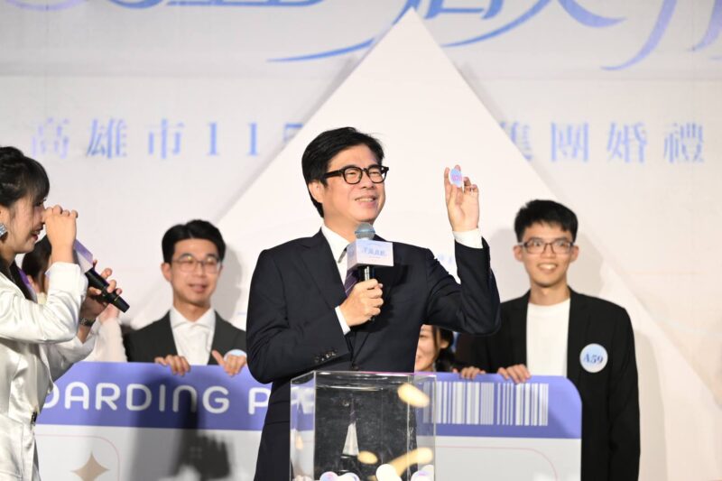 高流海風廣場浪漫見證！高雄市民集團婚禮「幸福啟航」