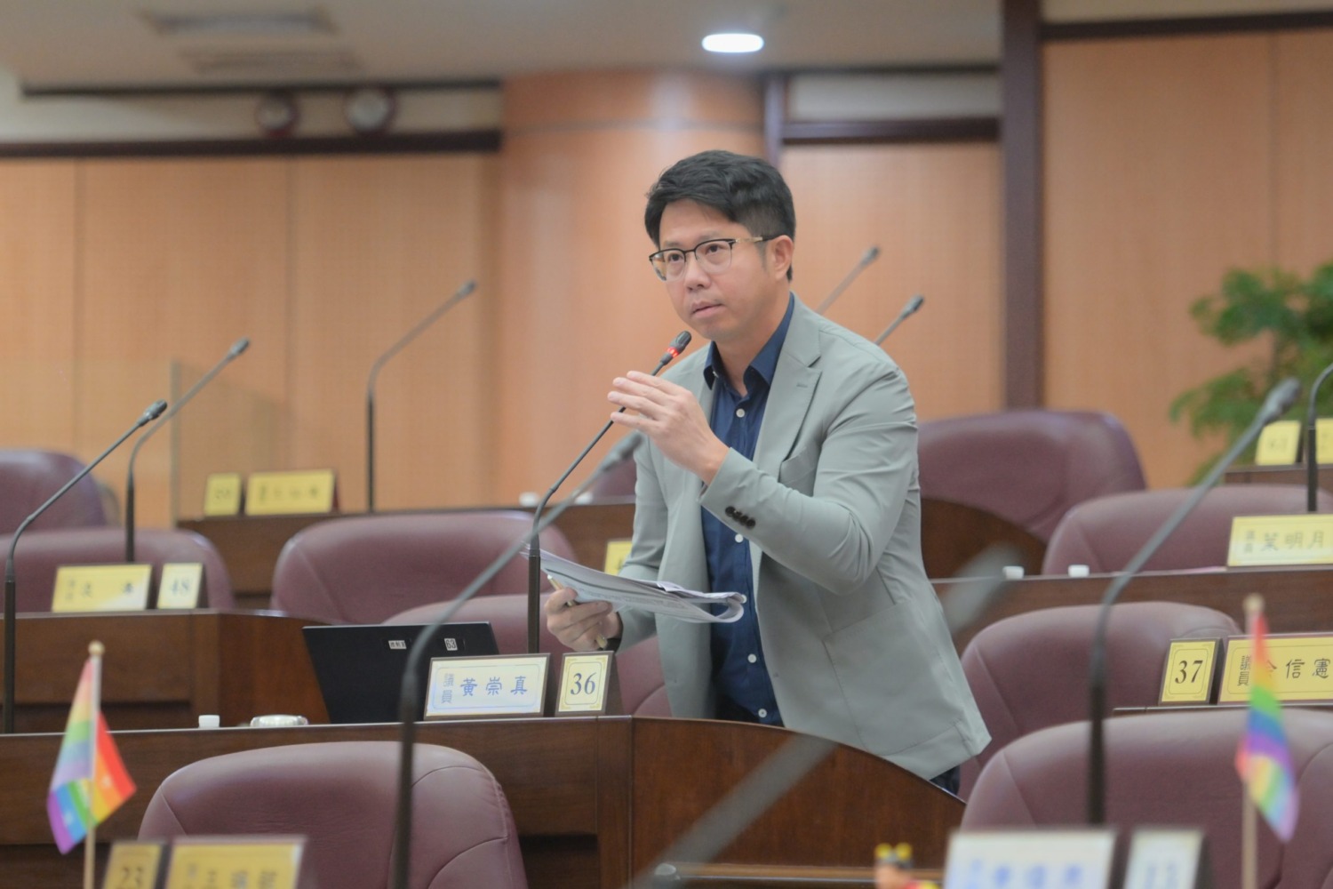 黃崇真於桃園市議會質詢，用心問政並提出創新提案，盼讓中壢更好。
