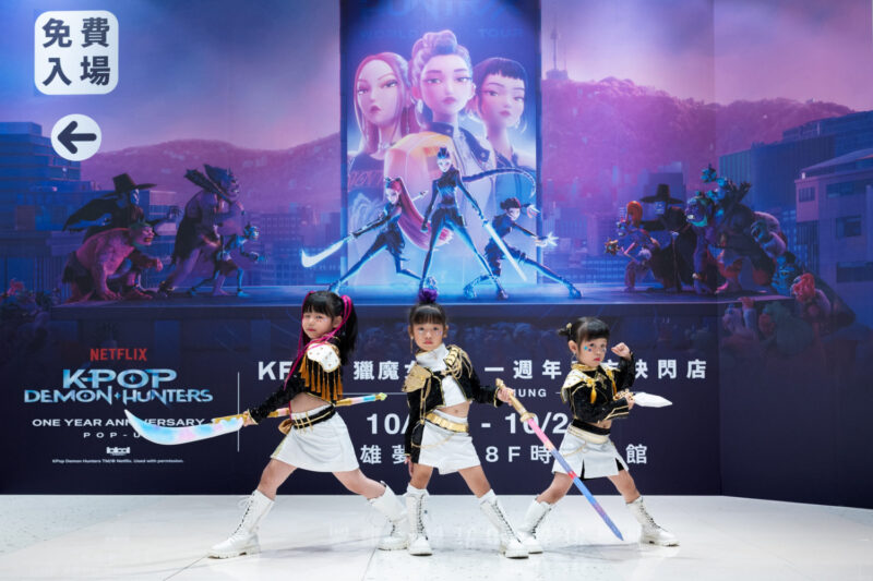 ▲獵魔女團一週年最終站在高雄夢時代限定亮點登場，喜愛作品的粉絲可把握前往感受最終站的限定亮點。（圖/高雄夢時代提供）