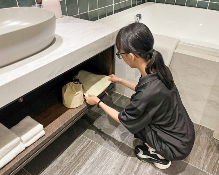 ▲ JÒHŌ HOTEL將「客房細緻保養與檢核」項目，交由小佩專職負責。（圖/喜憨兒基金會提供）