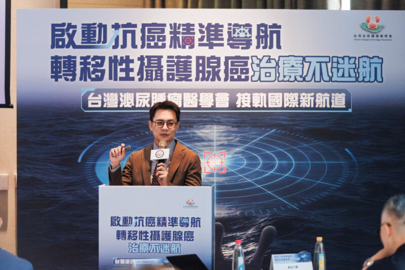 ▲高雄長庚紀念醫院泌尿科羅浩倫主任說明若PSA指數持續回升，就像儀表板亮起警示燈，提醒醫療團隊進一步結合男性荷爾蒙濃度、症狀與影像評估病程。（圖/台灣泌尿腫瘤醫學會提供）