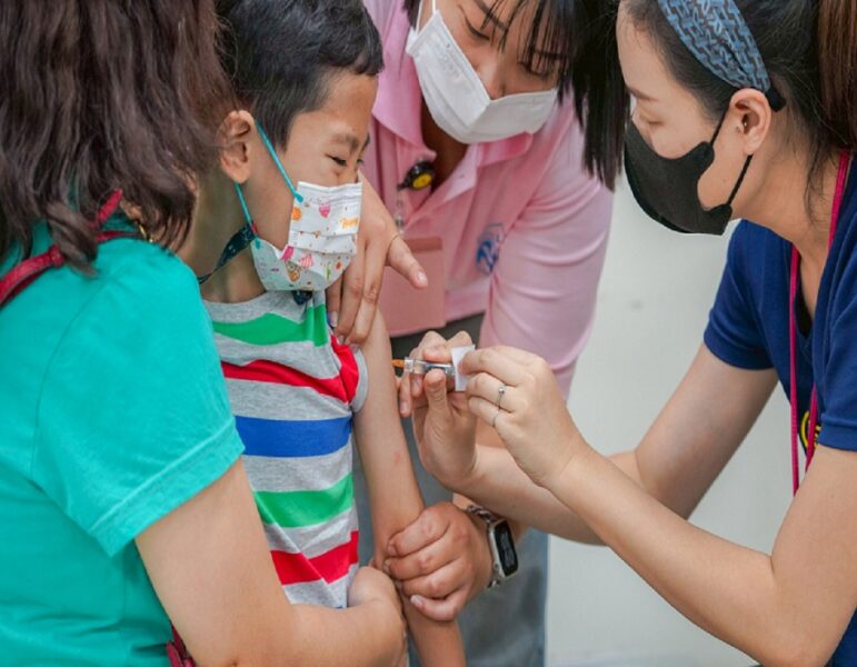 屏縣33鄉鎮市衛生所同步提供夜間接種服務　守護幼兒健康更貼心