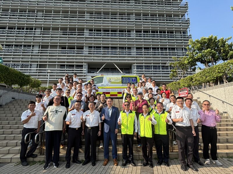 感念父母受助經驗化為公益行動　李清郎捐救護車挺高雄第一線消防人員